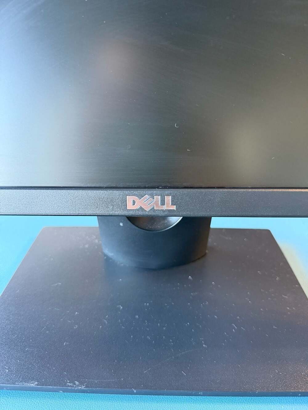 Dell 20-Inch Widescreen LED LCD Computer Monitor - Picture 2 of 9